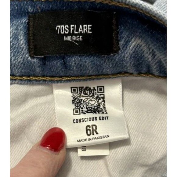 $80 NWT Express mid rise light wash 70’s flare jeans size 6R - Picture 10 of 11